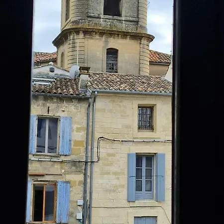 Daire Superbe Porte De La Cite Medievale A Entierement Renove Tres Bien Equipe 6 Pers Balcon Clim Parking Prive Devant Sommières