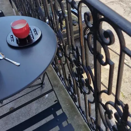 Superbe Porte De La Cité Médiévale à Entièrement Rénové Très Bien équipé 6 Pers Balcon Clim Parking Privé Devant Appartamento *