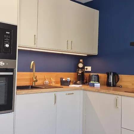 Daire Superbe Porte De La Cite Medievale A Entierement Renove Tres Bien Equipe 6 Pers Balcon Clim Parking Prive Devant Sommières