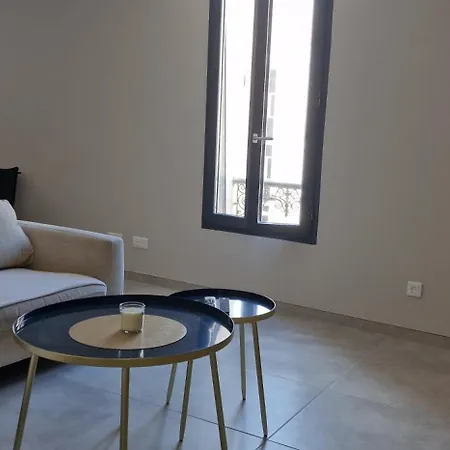 Appartamento Superbe Porte De La Cité Médiévale à Entièrement Rénové Très Bien équipé 6 Pers Balcon Clim Parking Privé Devant