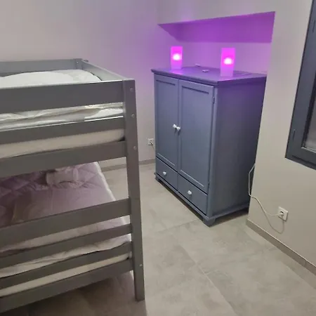 Lägenhet Superbe Porte De La Cite Medievale A Entierement Renove Tres Bien Equipe 6 Pers Balcon Clim Parking Prive Devant *