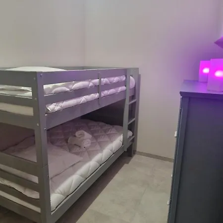 Superbe Porte De La Cite Medievale A Entierement Renove Tres Bien Equipe 6 Pers Balcon Clim Parking Prive Devant Sommières