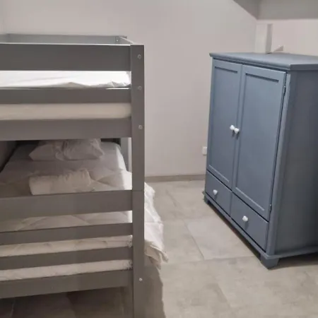 Superbe Porte De La Cite Medievale A Entierement Renove Tres Bien Equipe 6 Pers Balcon Clim Parking Prive Devant *